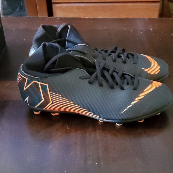 Nike cleats - Picture 2 of 3